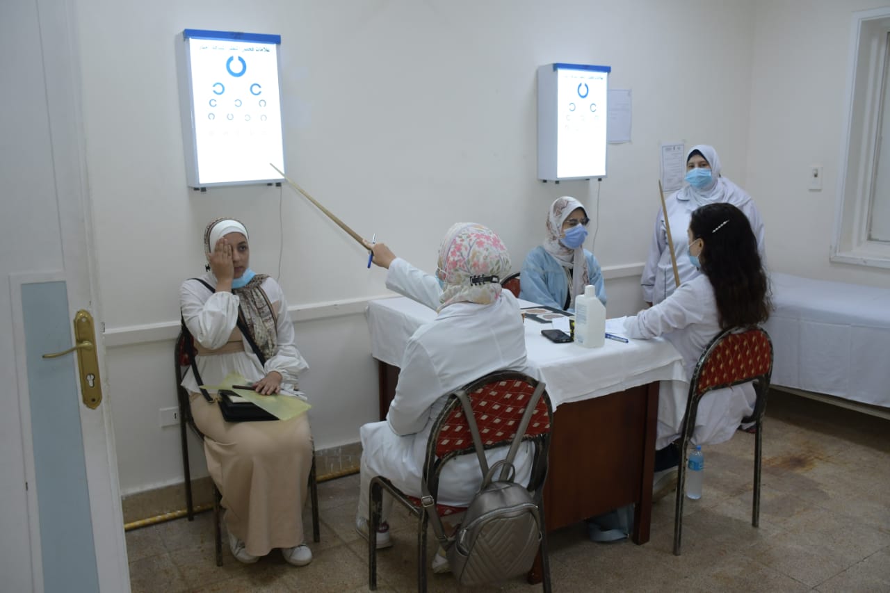 بدء الكشف الطبي للطلاب الجدد الملتحقين بكليات جامعة القاهرة