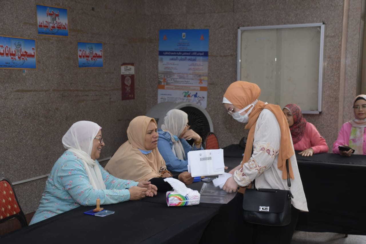 بدء الكشف الطبي للطلاب الجدد الملتحقين بكليات جامعة القاهرة