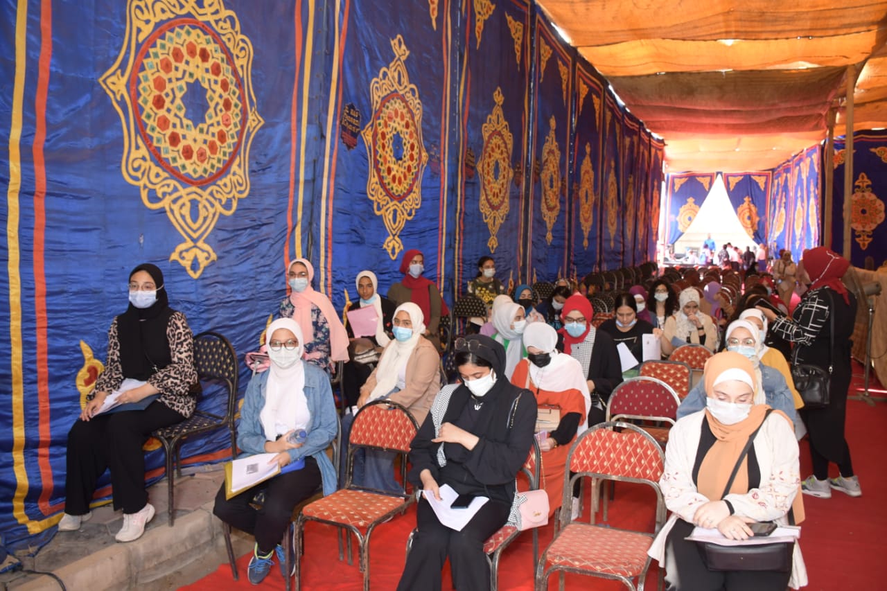 بدء الكشف الطبي للطلاب الجدد الملتحقين بكليات جامعة القاهرة