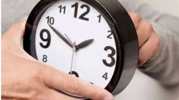 موعد تغيير الساعة والعمل بالتوقيت الصيفي