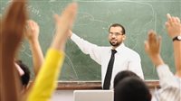 هل يؤدي الذكاء الاصطناعي إلى انهيار مهنة المعلم؟.. أستاذ جامعي يوضح 